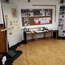 Jesień  w bibliotece ZS im. JP II w Brzostku