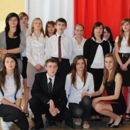 Ojczyzna – bliskie słowo.  Uroczystości z okazji Dnia Flagi i Święta Konstytucji 3 Maja