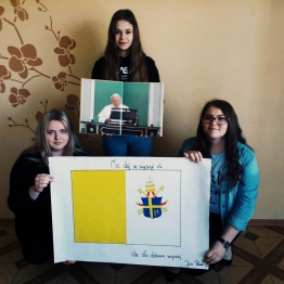 Estera Kurcz, Katarzyna Kudłacz, Magdalena Przewoźnik klasa 1 TŁp