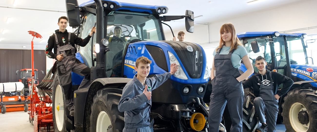 Zdjęcie - Slider Zespół Szkół CKR im. Jana Pawła II w Brzostku